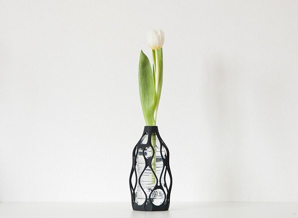 sinuous-vase-1