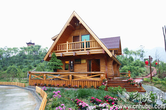 长阳丹水新区的装配式木屋
