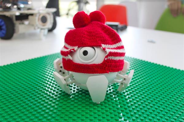 设计团队制造出史上最萌的3D打印机器人Xpider 设计团队制造出史上最萌的3D打印机器人Xpider