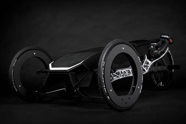 大学生借3D打印技术创建用于单次演习的“TOXIC”赛车