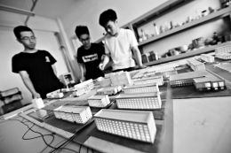 三名大学毕业生3D打印微缩校园送给母校作纪念
