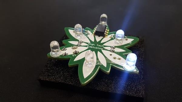 荷兰设计师推出高科技的3D打印项链Edelweiss 荷兰设计师推出高科技的3D打印项链Edelweiss