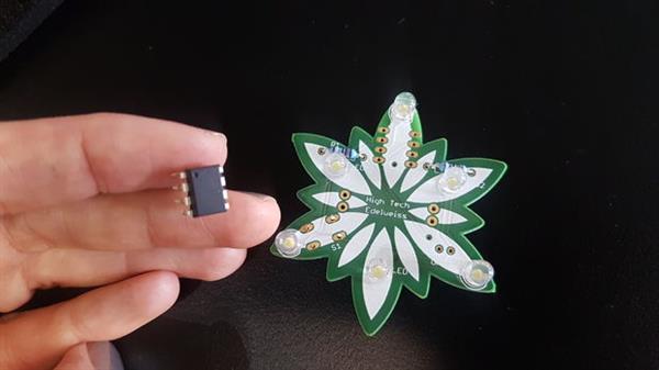 荷兰设计师推出高科技的3D打印项链Edelweiss 荷兰设计师推出高科技的3D打印项链Edelweiss