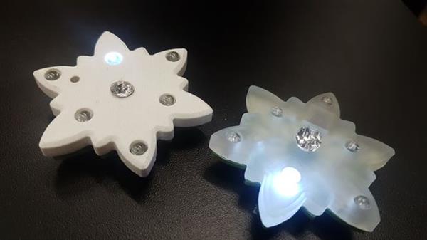 荷兰设计师推出高科技的3D打印项链Edelweiss 荷兰设计师推出高科技的3D打印项链Edelweiss