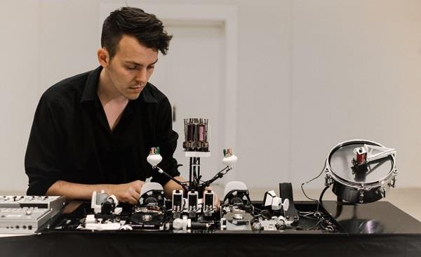 Moritz Simon Geist 3D打印声波机器人,播放激动人心的techno音乐 Moritz Simon Geist 3D打印声波机器人,播放激动人心的techno音乐
