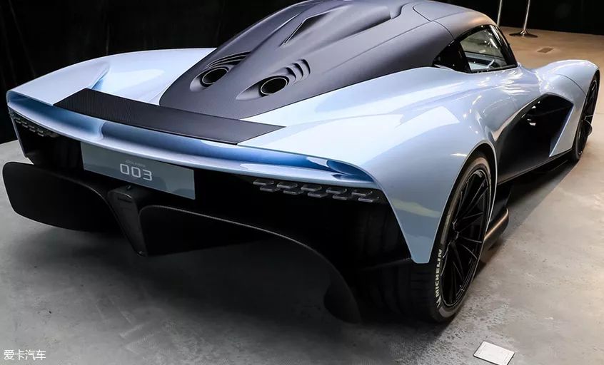 阿斯顿·马丁发布全碳纤维车身、3D打印中控系统跑车