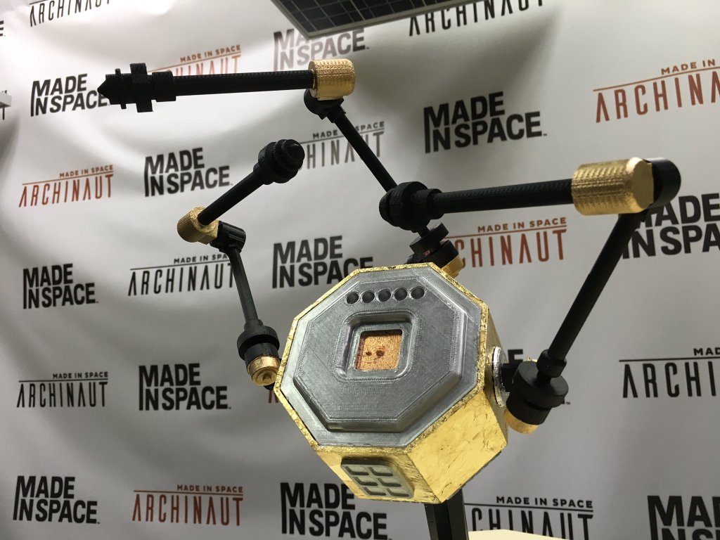 制造Archinaut的Made In Space卫星的模型