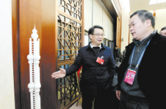 <b>云南人大代表携3D打印模型建言打造中华同根文化</b> <b>云南人大代表携3D打印模型建言打造中华同根文化</b>