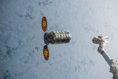 <b>美“天鹅座”携3D打印机飞抵国际空间站</b> <b>美“天鹅座”携3D打印机飞抵国际空间站</b>