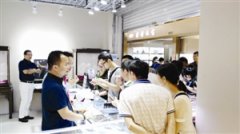 <b>3D打印亮相珠宝展</b> <b>3D打印亮相珠宝展</b>