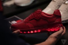 <b>联想推出带3D打印鞋垫的智能跑鞋可做手游控制器</b> <b>联想推出带3D打印鞋垫的智能跑鞋可做手游控制器</b>