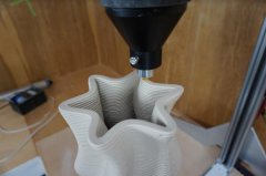 <b>Deltabots推出挤出容量达5500毫升的陶瓷3D打印机PotterBot V4.5</b>