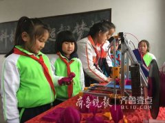 <b>3D打印设备进校园 胶州农村娃自己做玩具</b> <b>3D打印设备进校园 胶州农村娃自己做玩具</b>