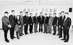 <b>北京大学第三医院骨科用3D打印挺起国人脊梁</b> <b>北京大学第三医院骨科用3D打印挺起国人脊梁</b>