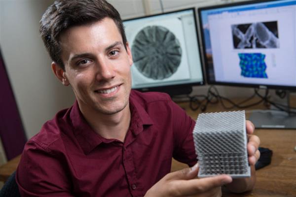 机械工程师Ed Cyr 机械工程师Ed Cyr