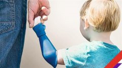 <b>父亲在为两岁的儿子3D打印液压臂后帮助其他孩子</b>