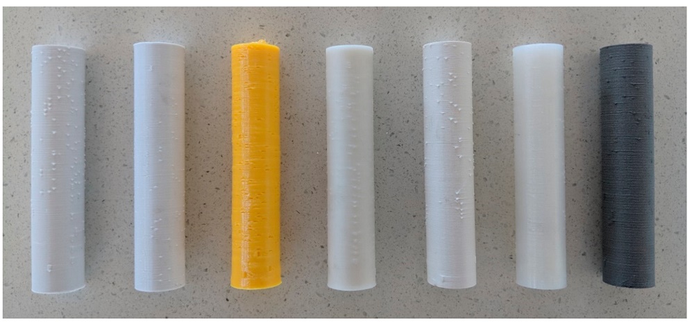 小型燃料颗粒,从左到右:ABS,PLA,PETG,PP,ASA,尼龙和AL 小型燃料颗粒,从左到右:ABS,PLA,PETG,PP,ASA,尼龙和AL