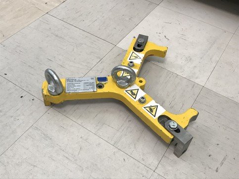 最初的瓦锡兰起重工具是用实心钢加工而成,重量比其3D打印替代品重75% 最初的瓦锡兰起重工具是用实心钢加工而成,重量比其3D打印替代品重75%