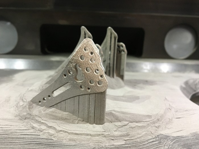 一组由非晶态金属制成的3D打印半径板植入物 一组由非晶态金属制成的3D打印半径板植入物