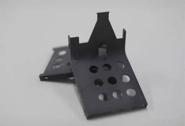 R32日产Skyline GT-R的3D打印塑料线束保护器