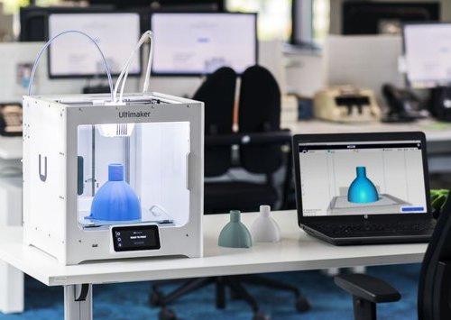 ɫͼƬʾʹøù˾ Essentials  Ultimaker S5 ϵͳб