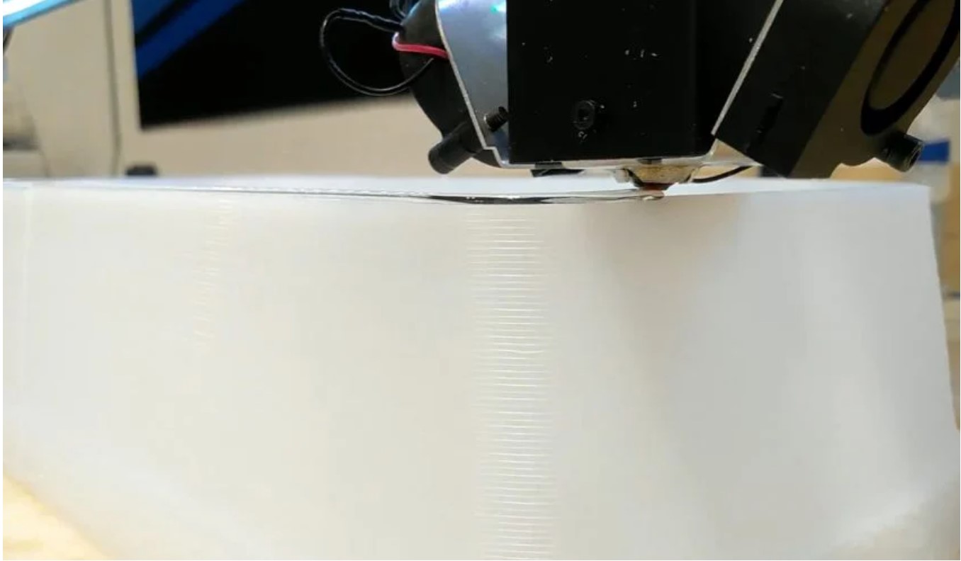 Dyze Design 开发高速挤压式3D打印机，可同时兼容丝材和颗粒原料